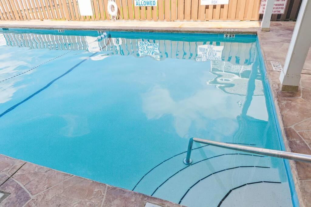 Right Across Beach Pool View Private Balcony By Zen Living Short Term Rental Myrtle Beach Kültér fotó