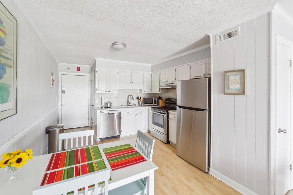 Right Across Beach Pool View Private Balcony By Zen Living Short Term Rental Myrtle Beach Kültér fotó