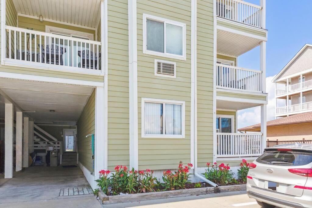 Right Across Beach Pool View Private Balcony By Zen Living Short Term Rental Myrtle Beach Kültér fotó