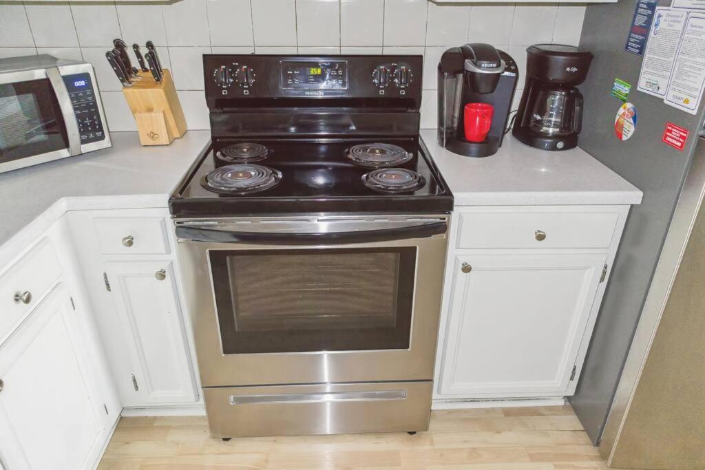 Right Across Beach Pool View Private Balcony By Zen Living Short Term Rental Myrtle Beach Kültér fotó